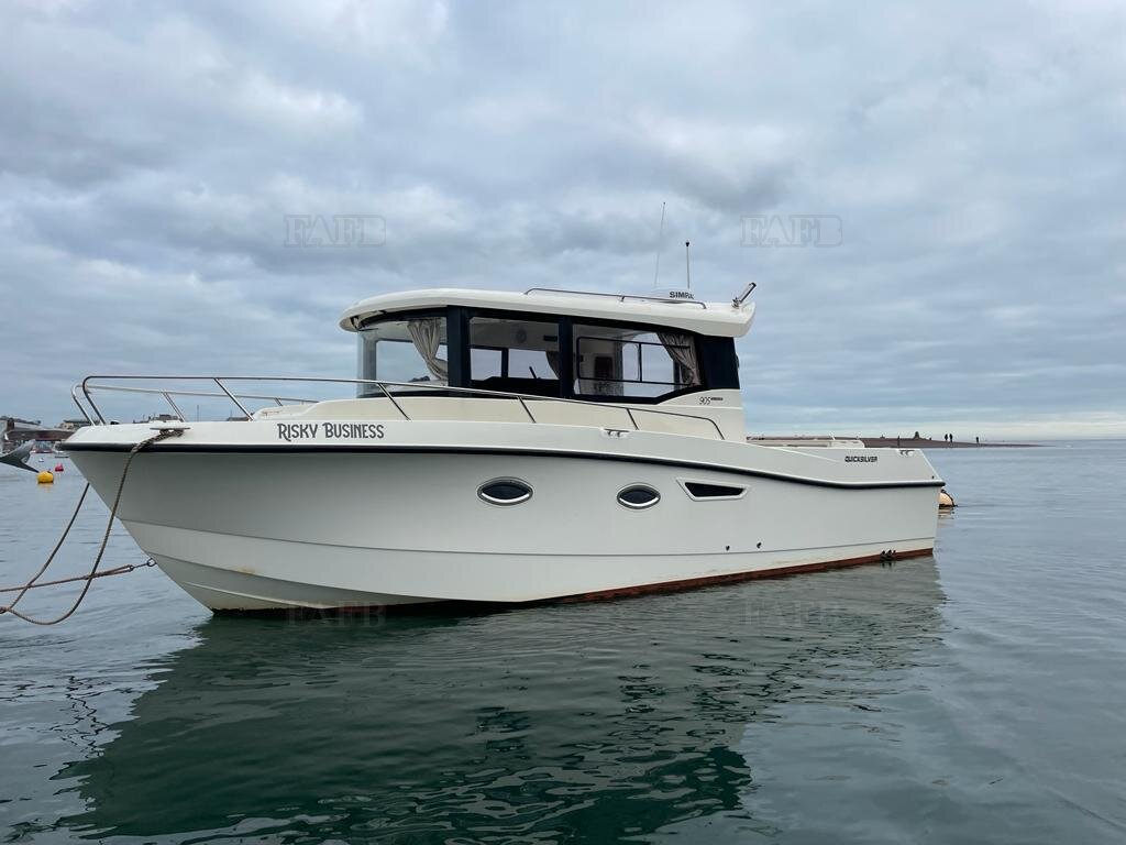 Quicksilver 905 Pilothouse
